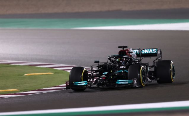 Fórmula 1: Hamilton vence no Catar e deixa briga acirrada pelo título
