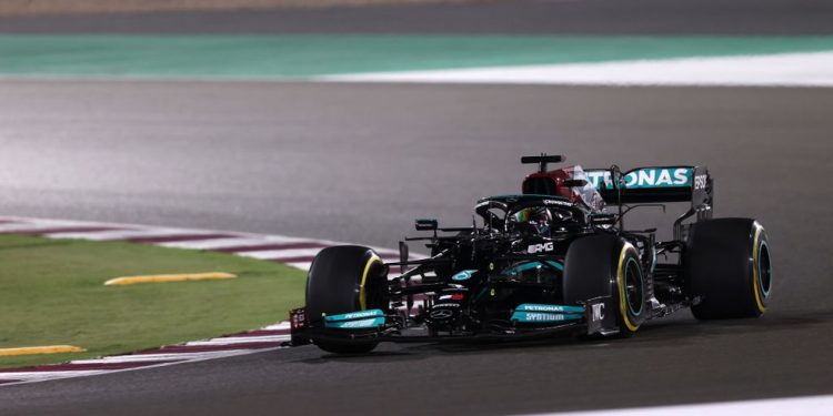 Fórmula 1: Hamilton vence no Catar e deixa briga acirrada pelo título