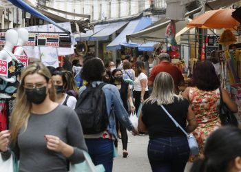 Expectativa de vida no Brasil sobe para 76,8 anos