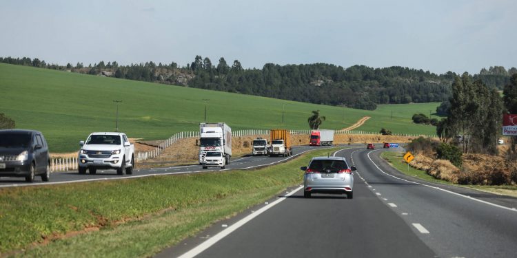 Atendimentos emergenciais nas rodovias do Paraná serão pelos números 191, 193 e 198