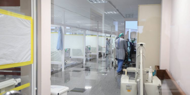 Com redução dos casos, Paraná registra o menor número de óbitos por Covid-19 em 16 meses