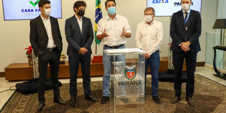 Governador libera recursos para subsidiar entrada da casa de 4.785 famílias paranaenses