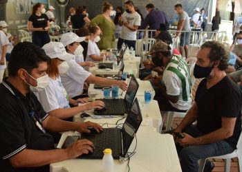 Mais de 600 doses de vacina são aplicadas na Ponte da Amizade