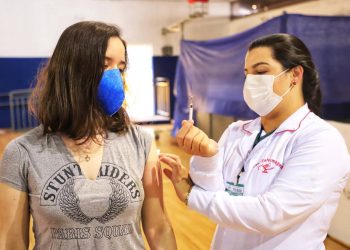 Paraná ultrapassa 80% da população adulta completamente vacinada contra a Covid-19