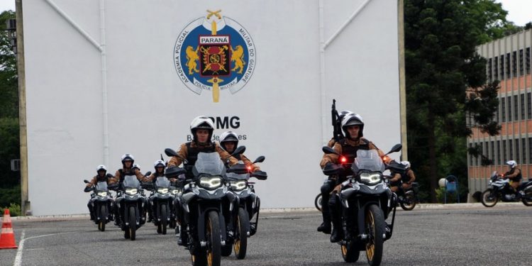 Policiais militares se formam no curso de rondas ostensivas com motocicletas