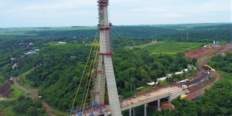 Obras da Ponte da Integração Brasil-Paraguai atingem 73% de execução