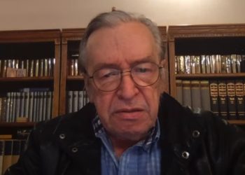 Olavo de Carvalho deixou o Brasil pelo Paraguai sem passar pela Migração