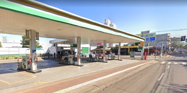 Gasolina ultrapassa os R$ 7 no Paraná; Em Foz do Iguaçu produto tem valor médio de R$ 6,50