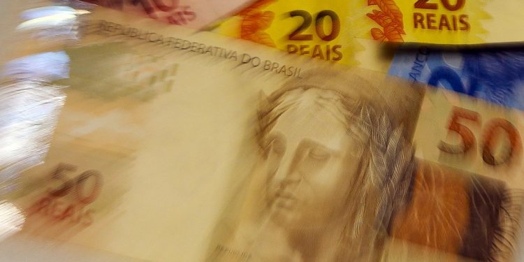 Caixa paga hoje Auxílio Brasil a cadastrados com NIS final 5