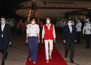 Rainha da Espanha chega ao Paraguai para fortalecer cooperação