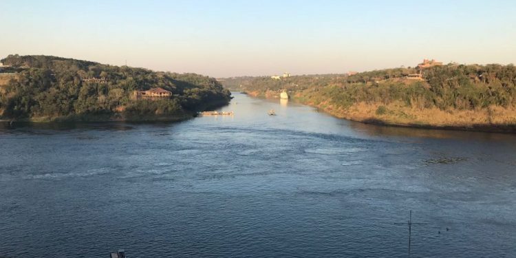 Balsa entre Puerto Iguazú e Presidente Franco será retomada