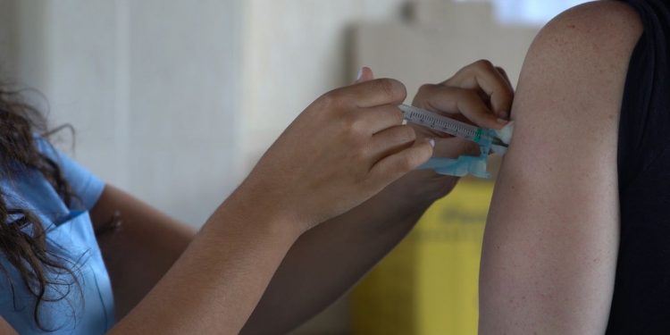 Ministério da Economia vai liberar R$ 1,4 bi para compra de vacinas