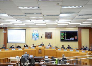 Em sessão no domingo, Câmara aprova orçamento municipal para 2022