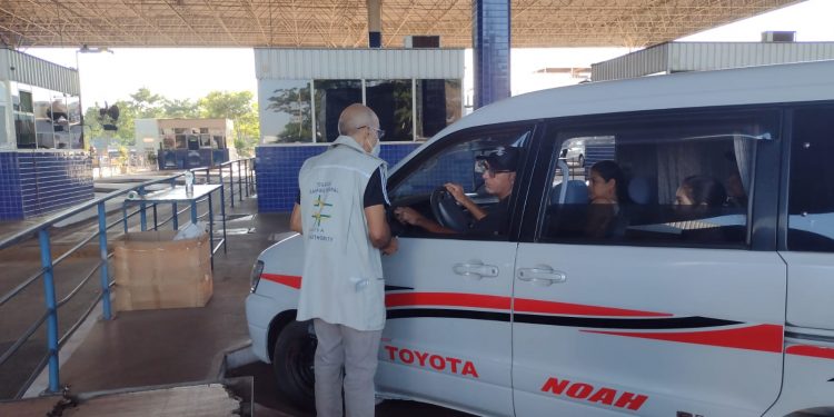 Fiscalização exige comprovante de vacina na Ponte da Amizade