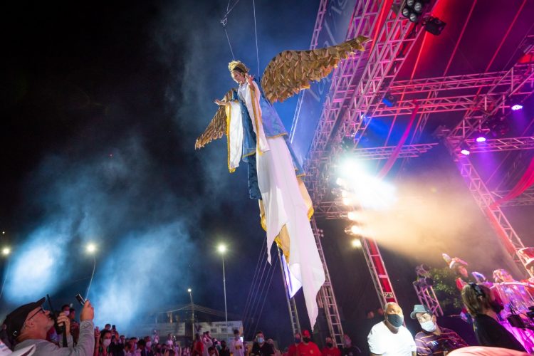 Abertura do Natal de Águas e Luzes lota a Praça da Paz e encanta o público