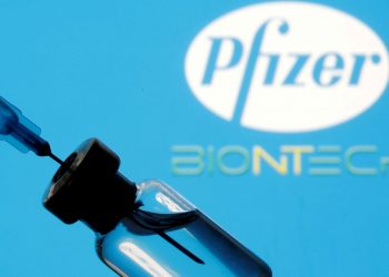 Pfizer diz que proteção contra Ômicron necessita de três doses