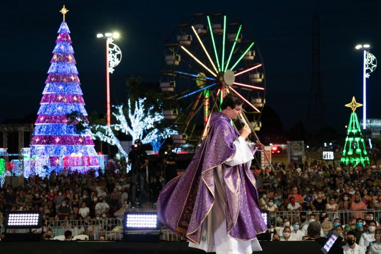 Padre Reginaldo Manzotti emociona o público no Gramadão de Itaipu
