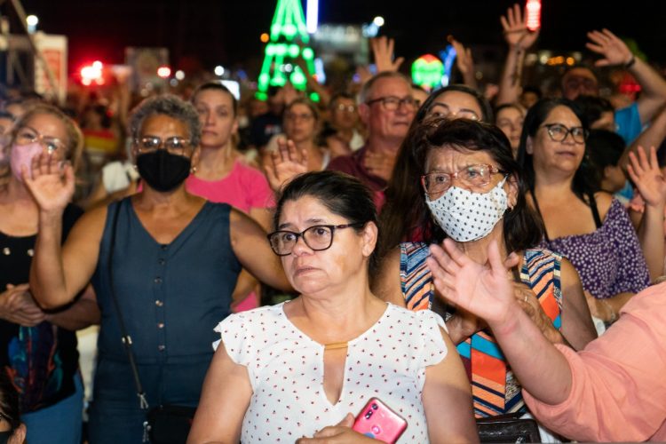 Padre Reginaldo Manzotti emociona o público no Gramadão de Itaipu