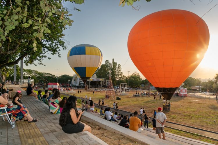 Famílias de Foz celebram o retorno do Natal ao Gramadão de Itaipu, na Vila A