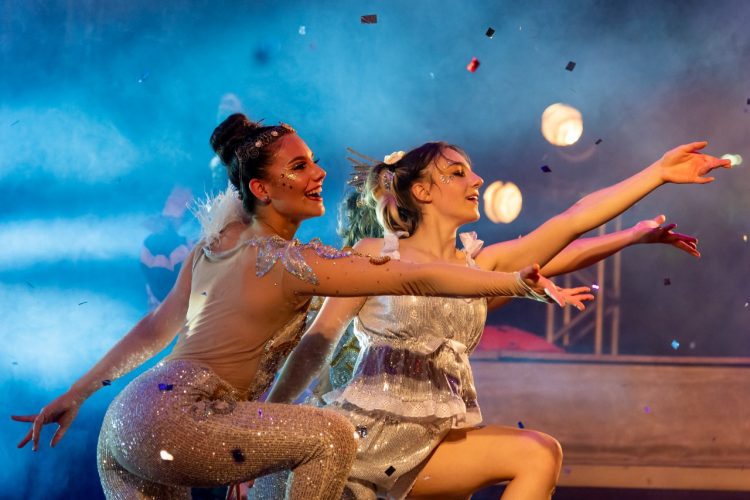 Abertura do Natal de Águas e Luzes lota a Praça da Paz e encanta o público