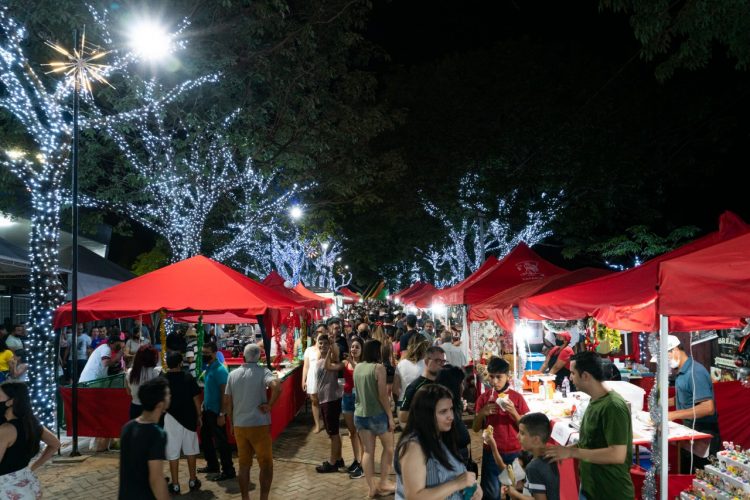 Famílias de Foz celebram o retorno do Natal ao Gramadão de Itaipu, na Vila A