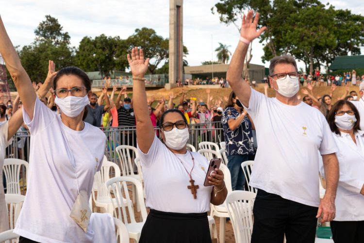 Padre Reginaldo Manzotti emociona o público no Gramadão de Itaipu