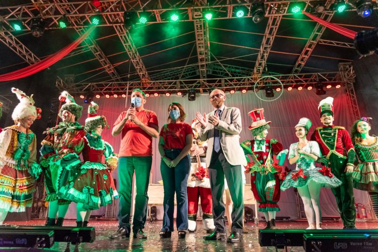 Abertura do Natal de Águas e Luzes lota a Praça da Paz e encanta o público