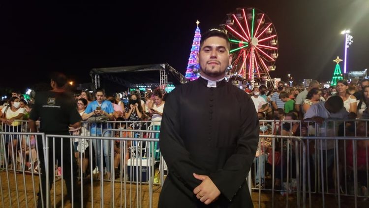 Padre Reginaldo Manzotti emociona o público no Gramadão de Itaipu