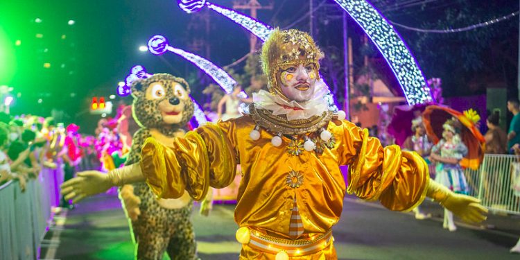 Natal de Águas e Luzes: Hoje é o último dia para aproveitar a Parada na Av. Jorge Schimmelpfeng