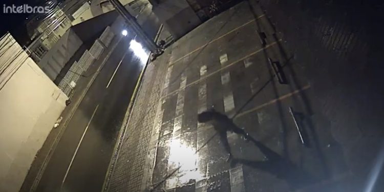 Polícia divulga imagem do suspeito de invadir a Mesquita em Ponta Grossa