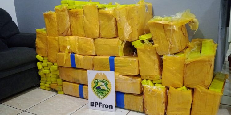 Drogas são apreendidas em meio a materiais hospitalares por policiais militares do BPFRON