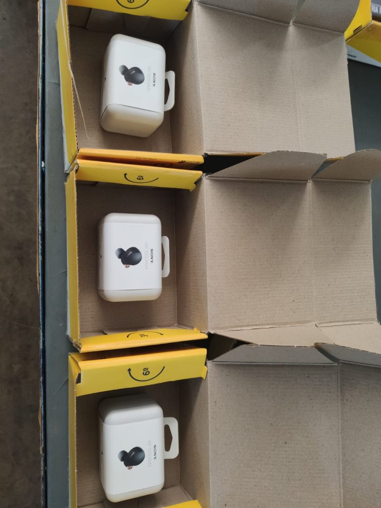 Receita Federal retém mercadorias irregulares no Centro de Distribuição de Remessas Postais de Matelândia