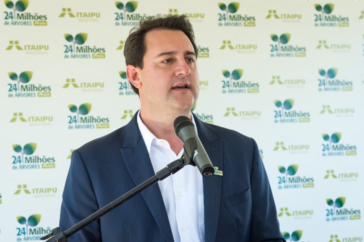 Com ministros e governador, cerimônia marca o plantio de 24 milhões de árvores na Itaipu