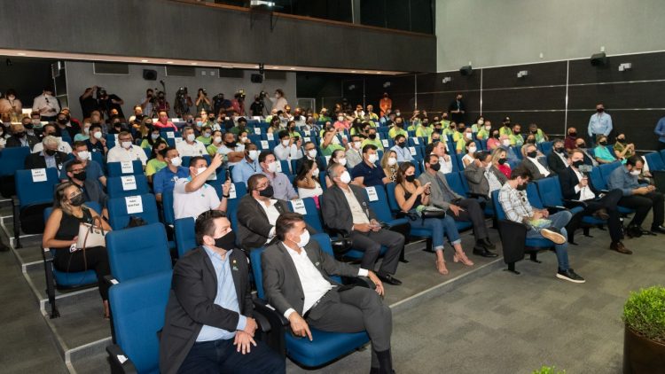 Com ministros e governador, cerimônia marca o plantio de 24 milhões de árvores na Itaipu