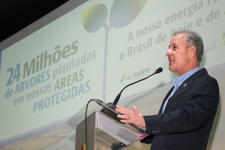 Com ministros e governador, cerimônia marca o plantio de 24 milhões de árvores na Itaipu