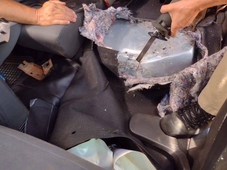 Polícia Militar apreende cerca de 300 kg de cocaína e prende três pessoas no Jardim Canadá