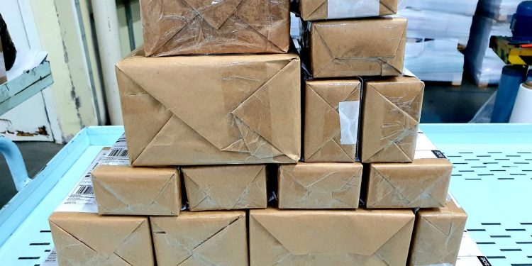 R$100 mil em mercadoria irregulares são retidos em Centro de Distribuição de Remessas Postais de Cascavel