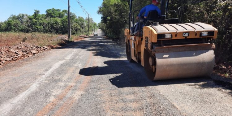 Obras de reparos na Avenida Maria Avenida Bubiak avançam