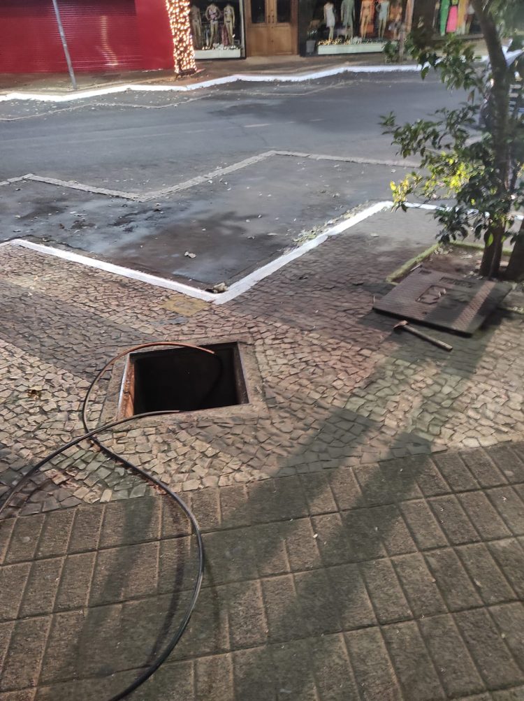 Homem é preso em flagrante pela Guarda Municipal furtando fios no centro de Foz