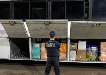 7 ônibus são retidos em pela Receita Federal com mercadorias irregulares