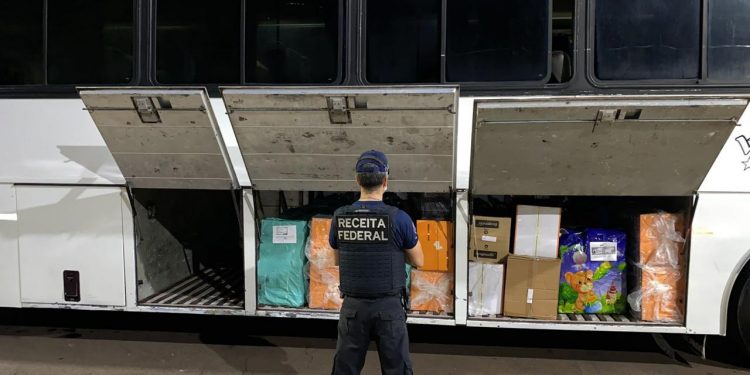 7 ônibus são retidos em pela Receita Federal com mercadorias irregulares