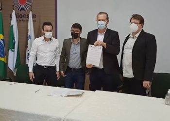 Governo do Paraná assina autorização de contratação com repasse de recursos, no valor de um milhão de reais para a reconstrução da Unioeste