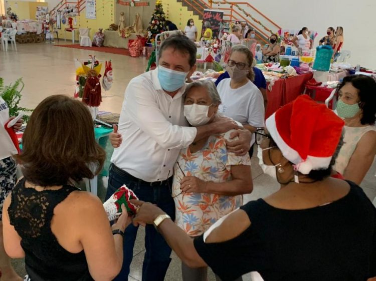 Feira de Natal dos Clubes de Mães é aberta no Centro de Convivência do Idoso