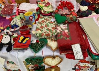 Feira de Natal dos Clubes de Mães é aberta no Centro de Convivência do Idoso