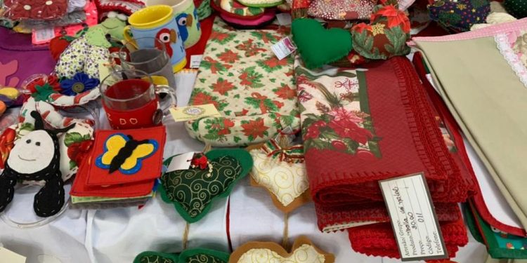 Feira de Natal dos Clubes de Mães é aberta no Centro de Convivência do Idoso