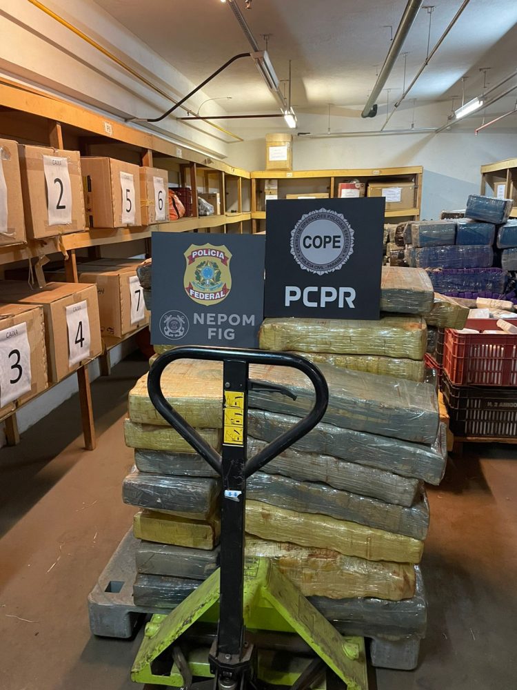 Polícias apreendem 550kg de maconha e 25 caixas de cigarros em Santa Helena