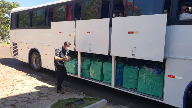 Receita Federal retém R$280 mil em mercadorias irregulares em ônibus em Foz