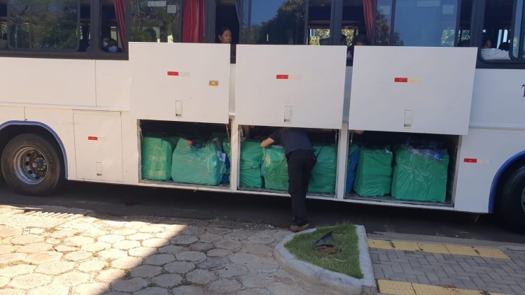 Receita Federal retém R$280 mil em mercadorias irregulares em ônibus em Foz