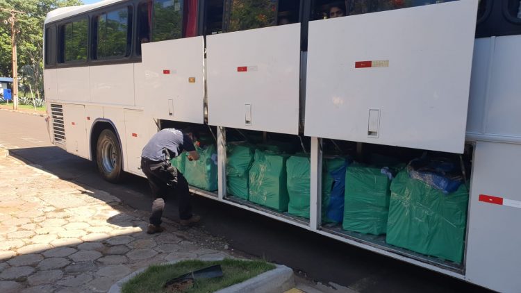 Receita Federal retém R$280 mil em mercadorias irregulares em ônibus em Foz