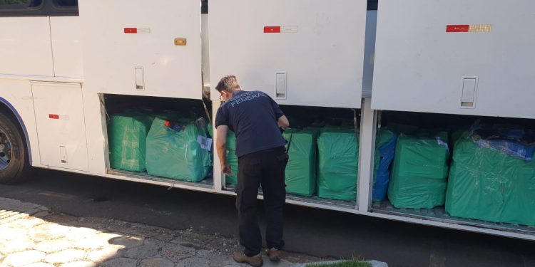 Receita Federal retém R$280 mil em mercadorias irregulares em ônibus em Foz